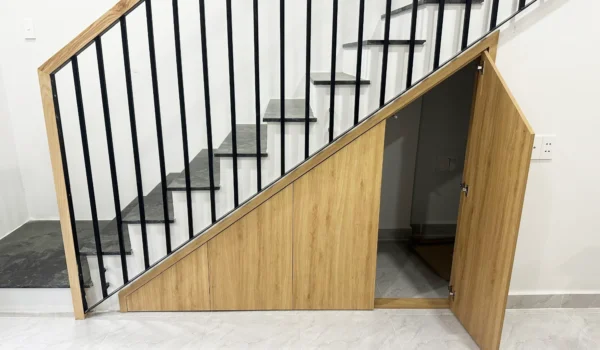 tu chan cau thang richland residence (2)